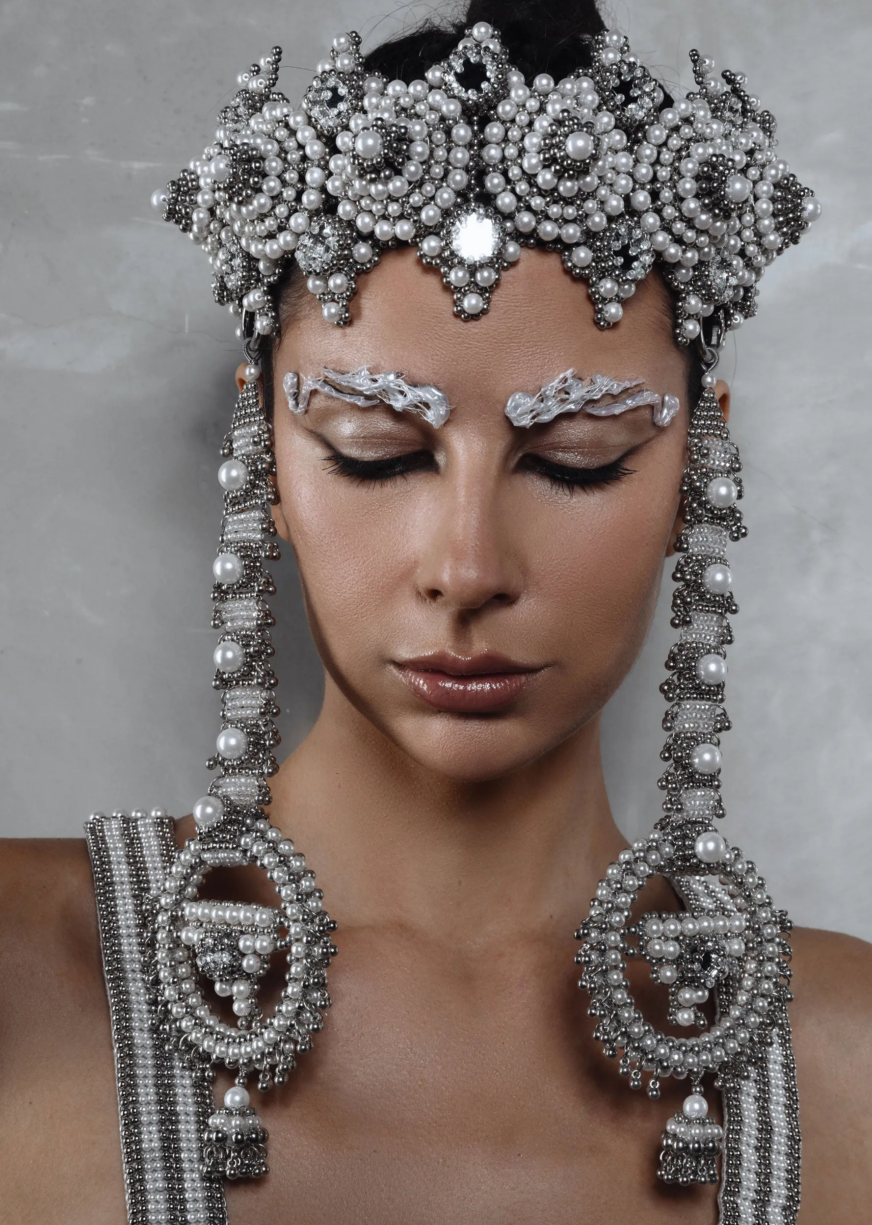 Pearl Eingana Crown with Anouk Medallions